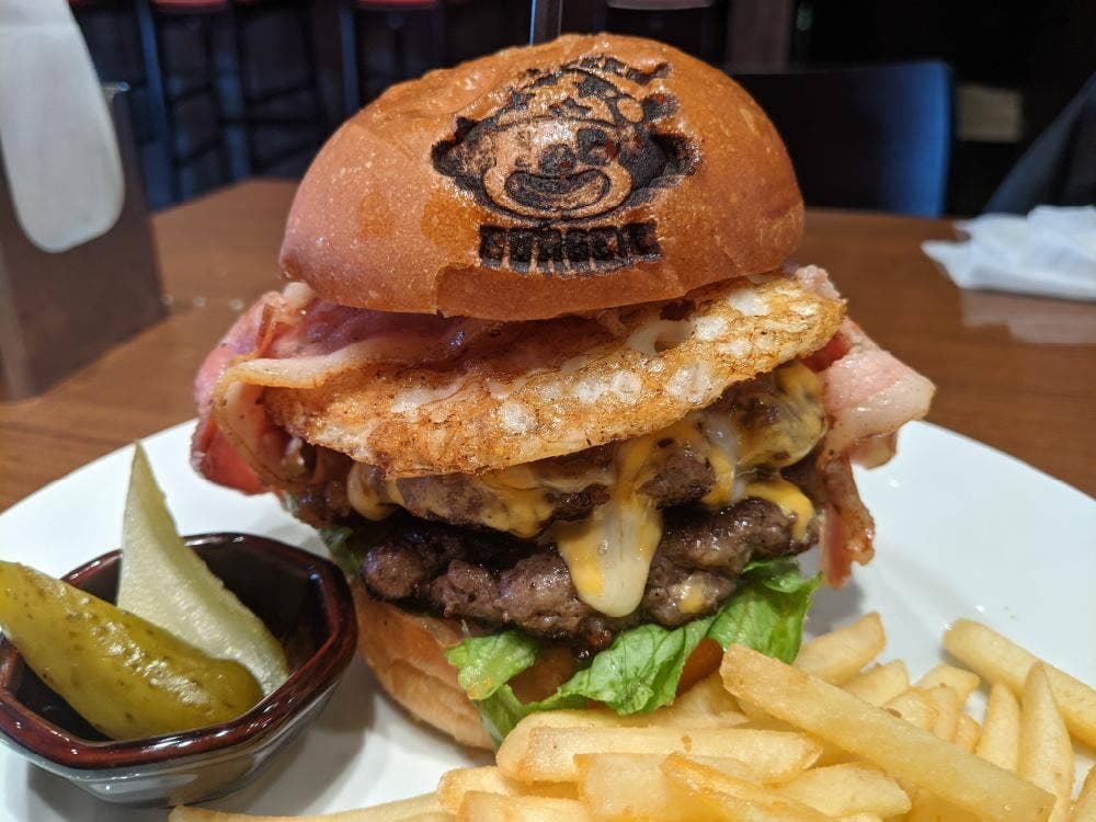 EIGHTEEN BURGER