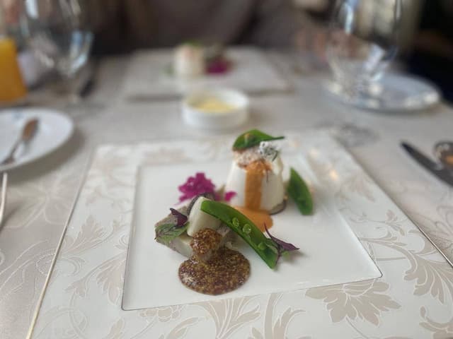 山手十番館 レストラン＆カフェ - サブ画像1