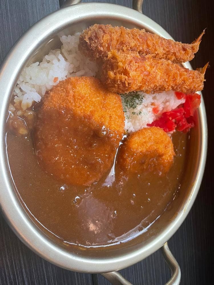 カレーしか勝たん 唐戸店