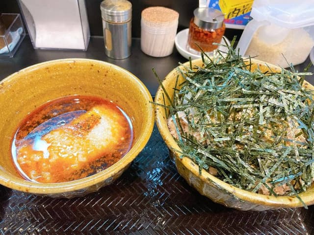 なぜ蕎麦にラー油を入れるのか。池袋南口店 - サブ画像1