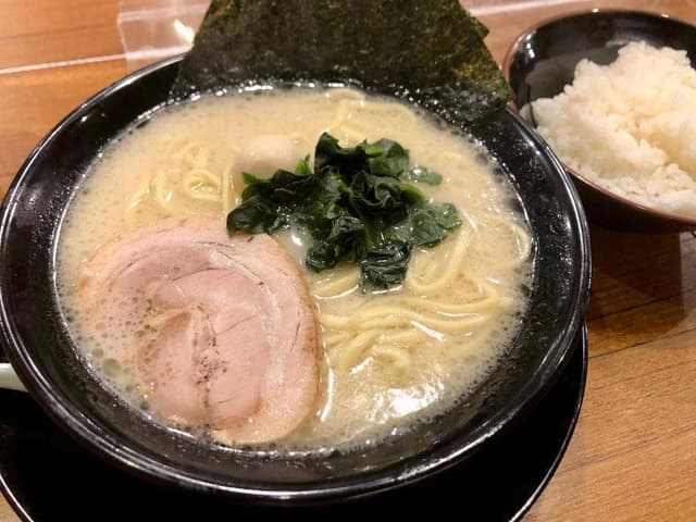 横浜家系ラーメン 春吉家 新宮店 - サブ画像1