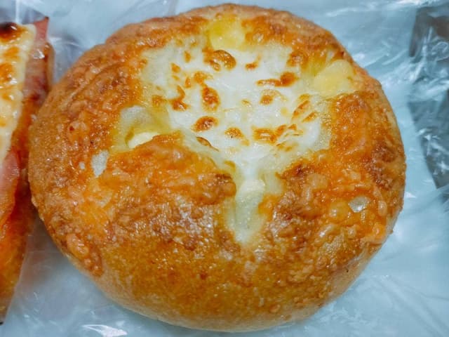 酒々井ベーカリーふっくらパン - サブ画像2