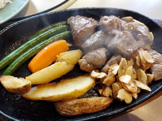 ステーキ&焼肉 極 -KIWAMI- - サブ画像1