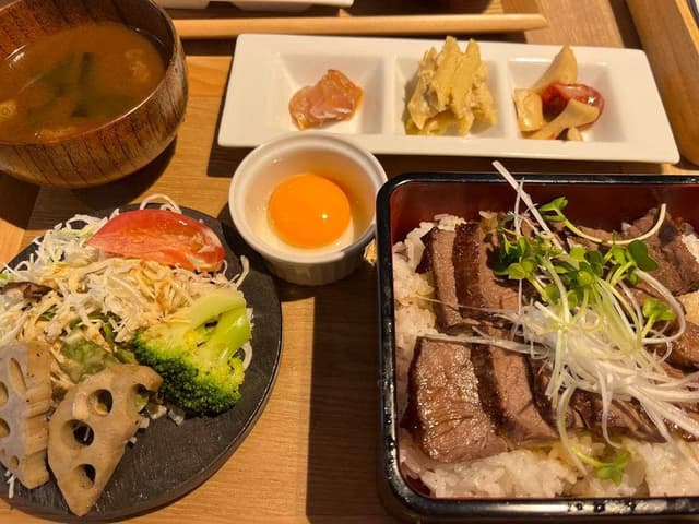 地鶏と餃子の創作居酒屋 コモンダイニング 四条烏丸 - サブ画像3