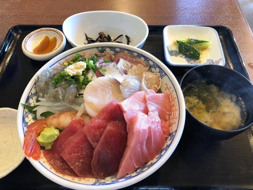 うな健