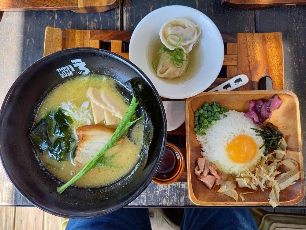 THREE LITTLE PIGS 日進店