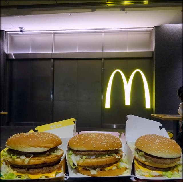 マクドナルド 札幌日生ビル・チカホ店 - サブ画像1