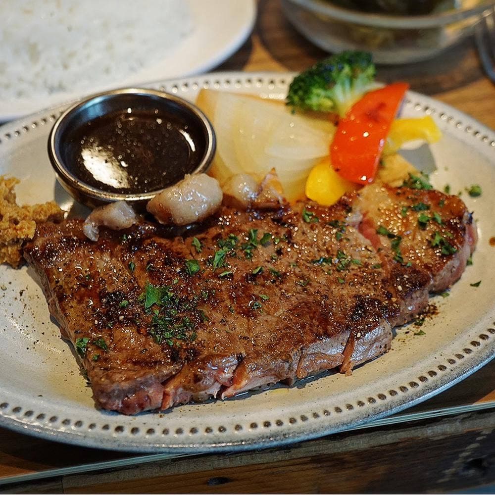 Bistro BON tabloid table