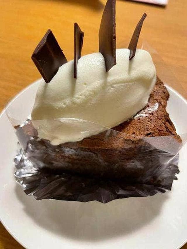 ケーキとチョコレートの店 ファミーユ - サブ画像1