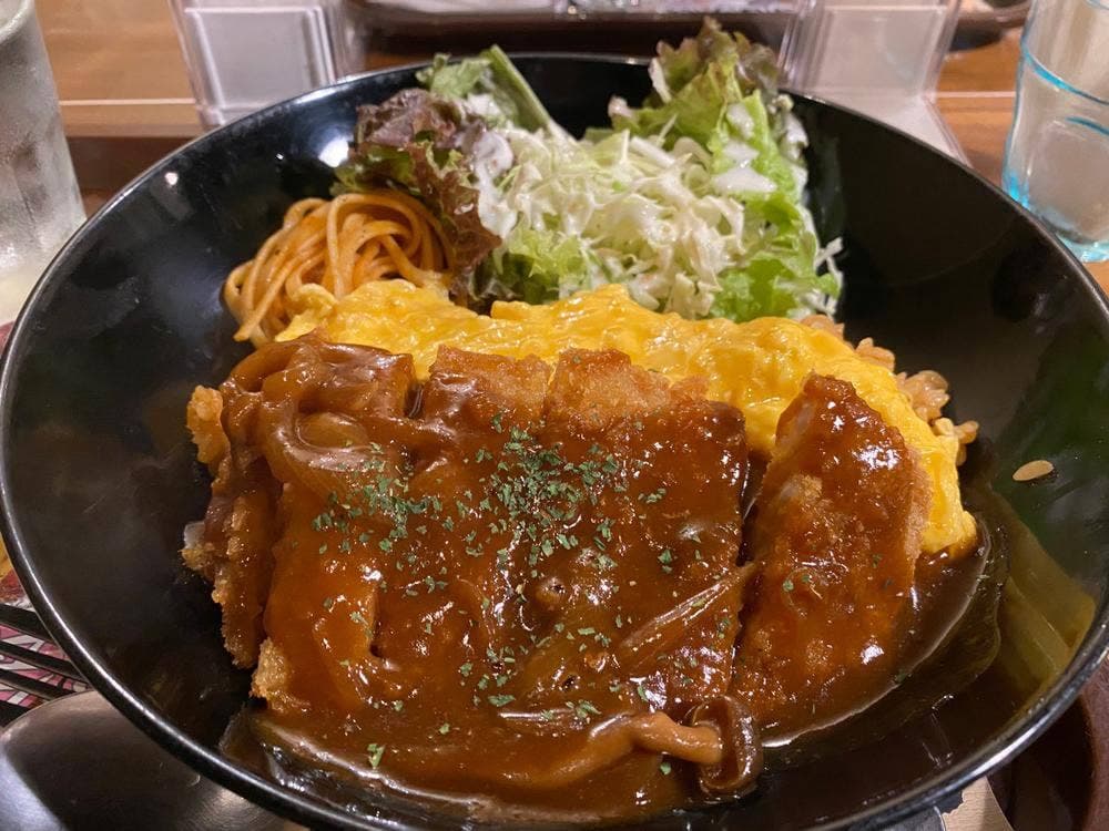グリル＆ワイン クリームキッチン