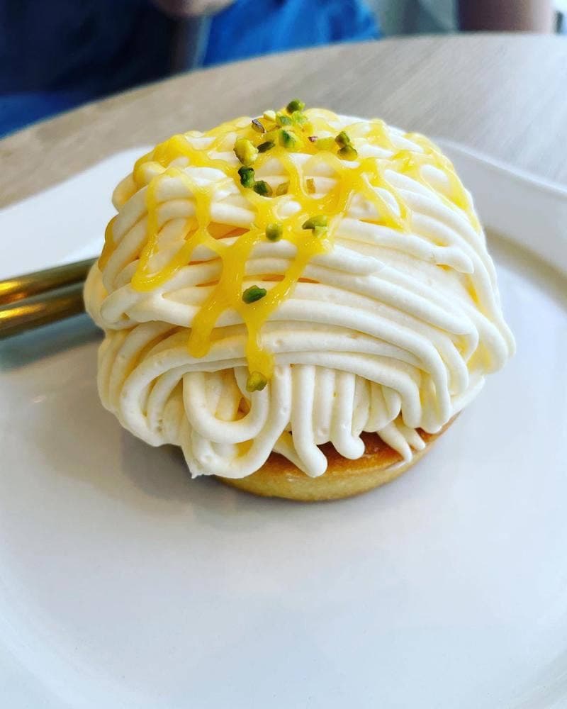 WHITE. cafe