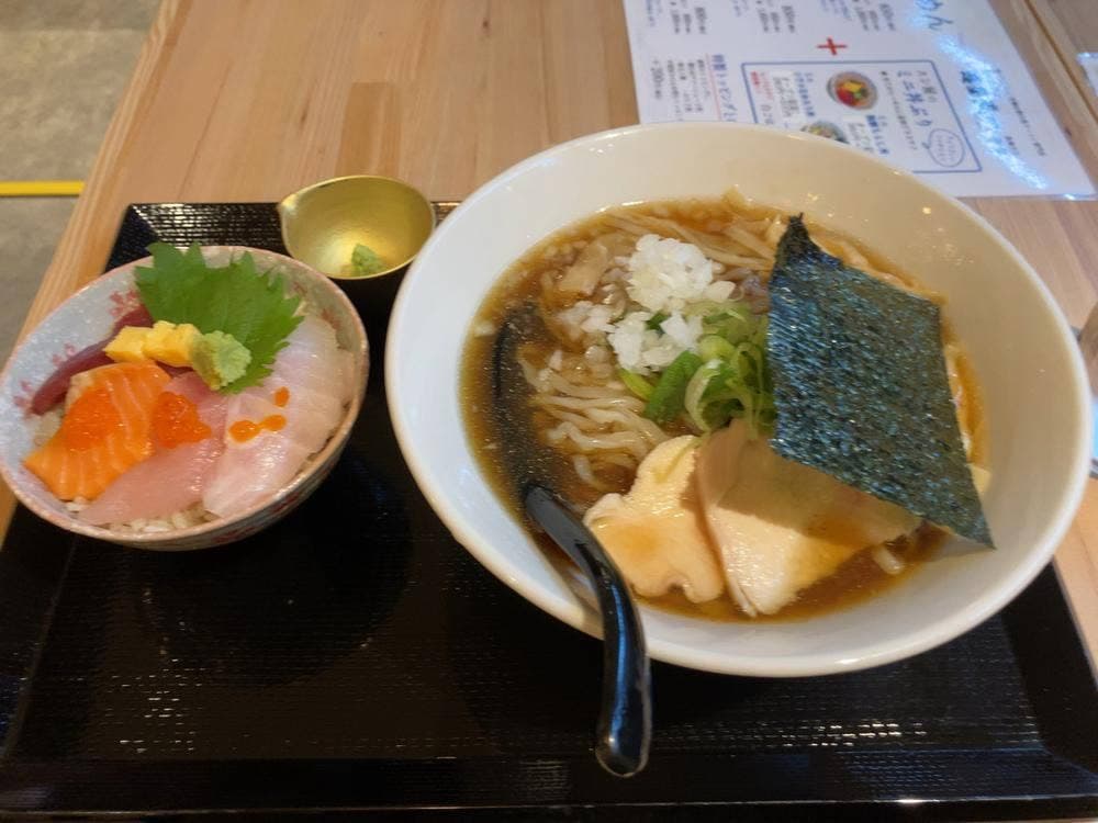 スシアオヤマ