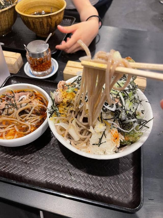 なぜ蕎麦にラー油を入れるのか。渋谷店 - サブ画像1