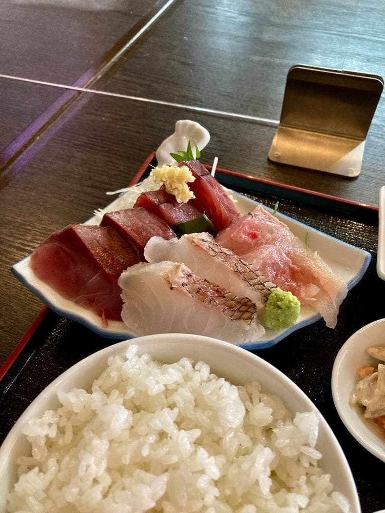刺身と丼ぶり かみやかた