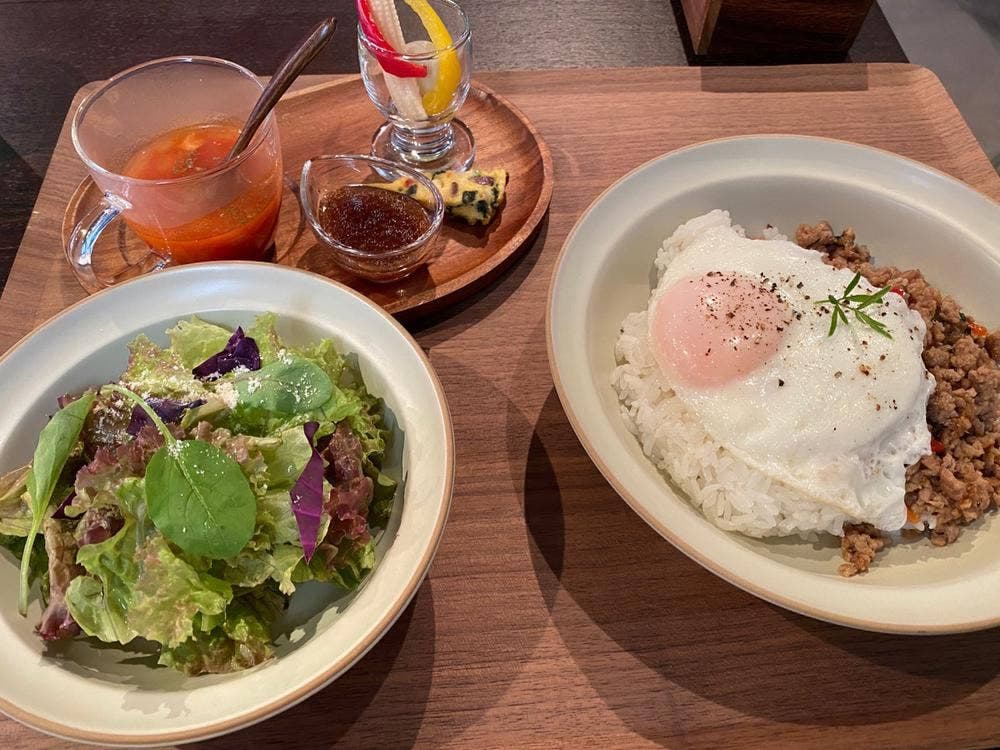 B-LUCK CAFE