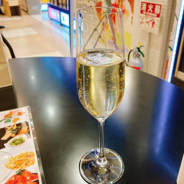 World Wine Bar by Pieroth 新千歳空港店 - サブ画像2