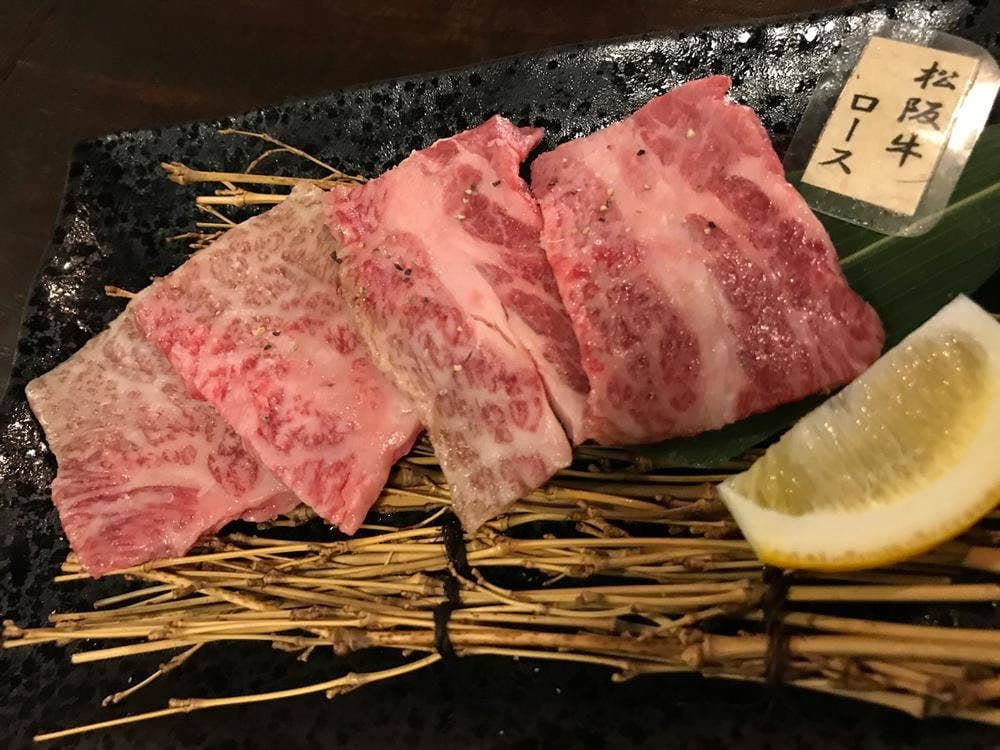 とり焼き・松阪牛ホルモン 月や