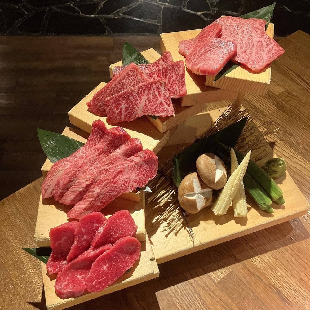 炭火焼肉・にくなべ屋 神戸びいどろ 初台店