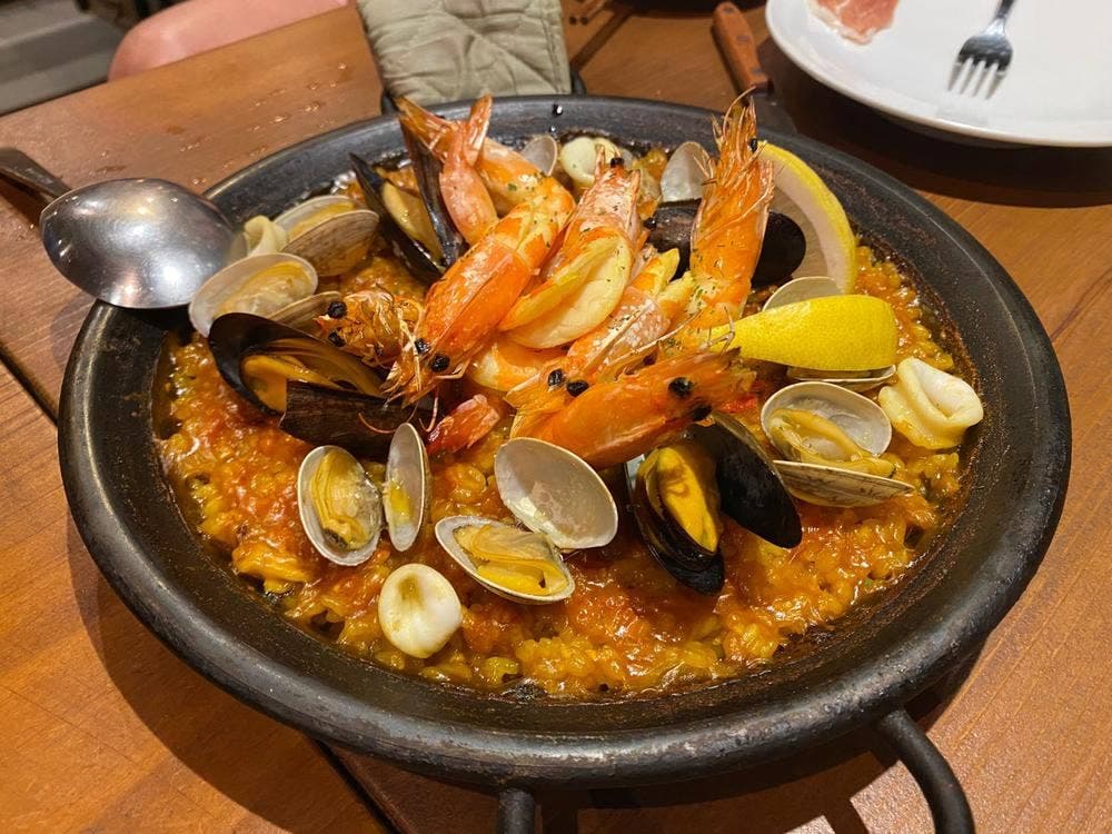 スペインバル カリエンテ