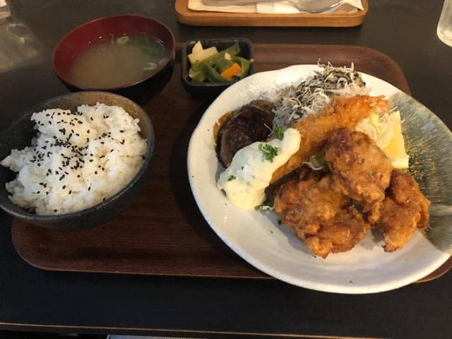 book cafe hazimari - サブ画像3