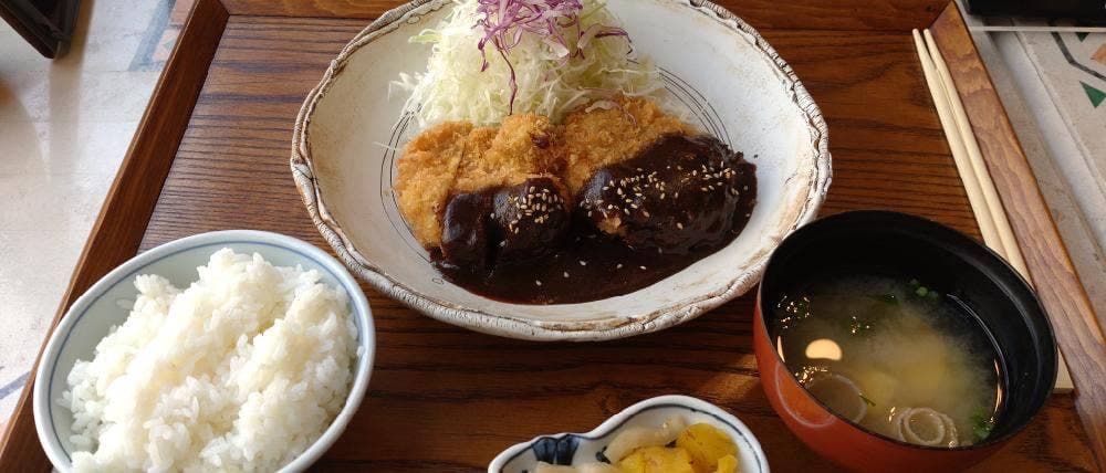 ヤナイフードホール