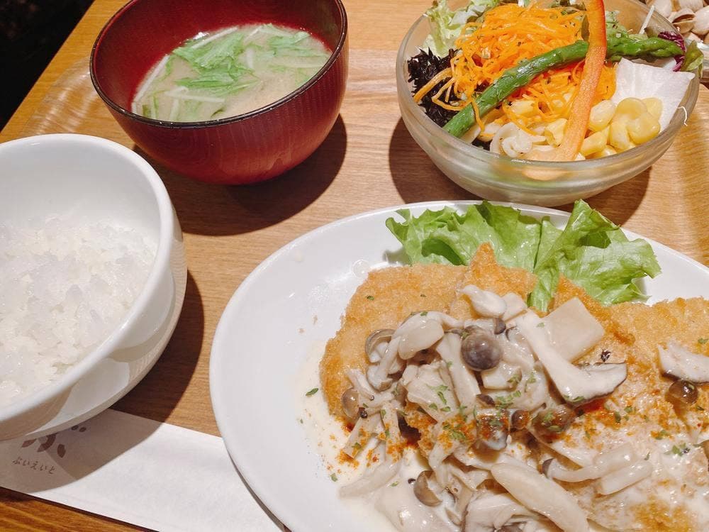 ぶいえいと