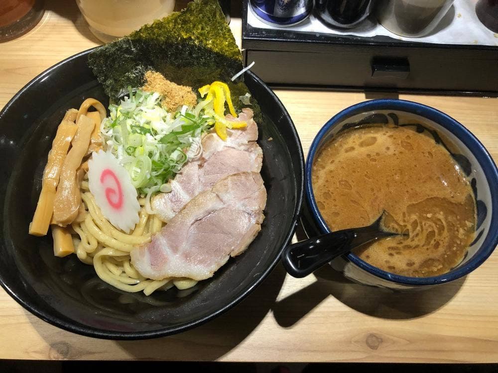 背油とんこつらーめん 雷門
