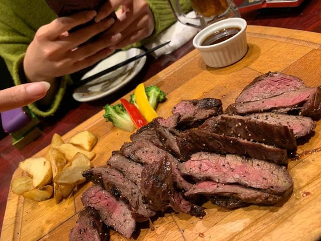 A4和牛寿司×ラクレットチーズ×クラフトビール 個室 肉バル アモーレ 新宿店 - サブ画像2