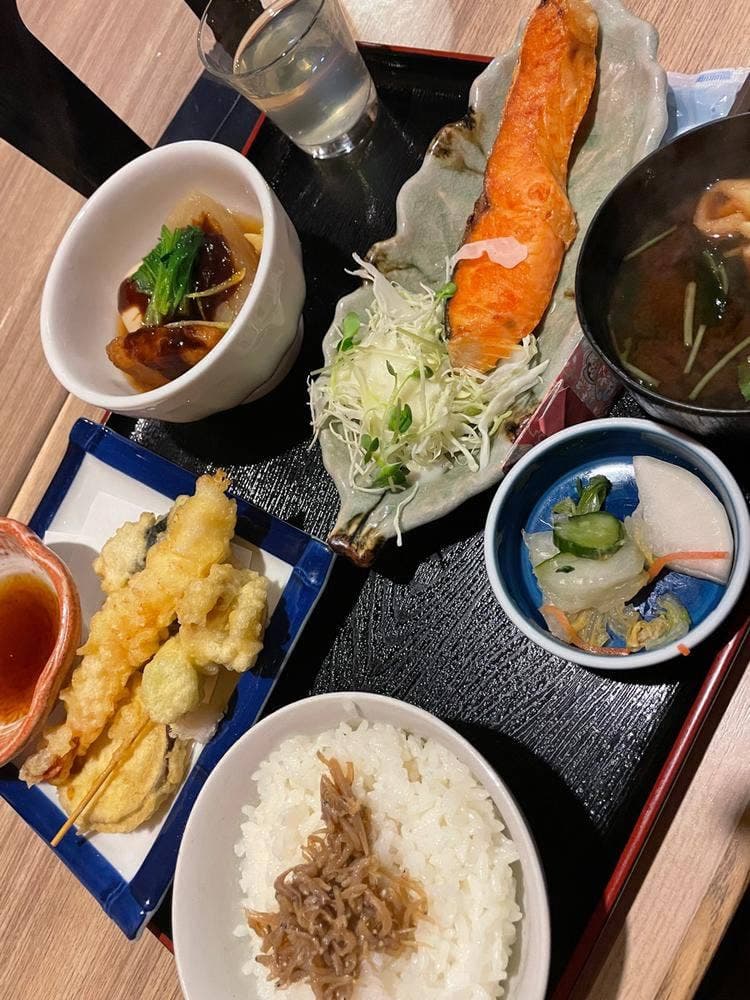 和食処 ひかり亭