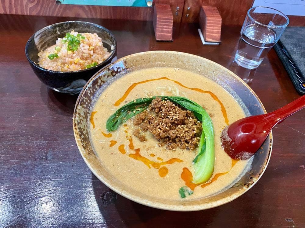 金ゴマたんたんたん麺 樂
