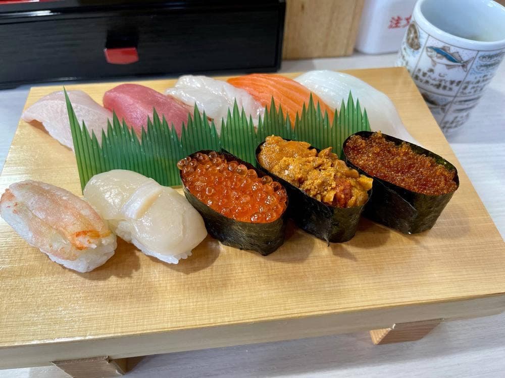 鮨乃魚群