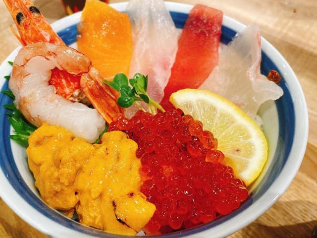 海鮮丼 角島魚心 THE OUTLETS KITAKYUSHU店 - サブ画像1
