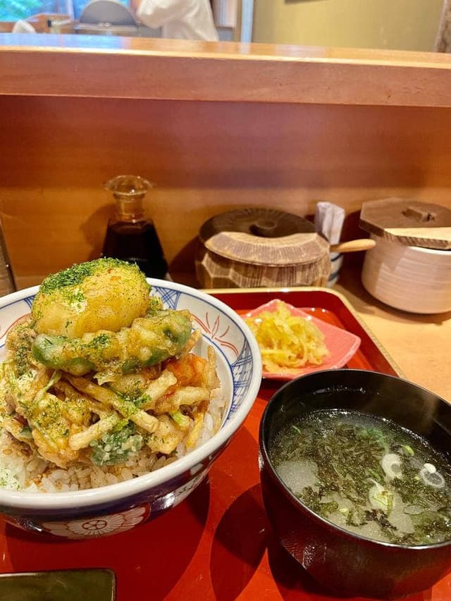 敦賀魚河岸 海鮮丼 うお吟 - サブ画像1