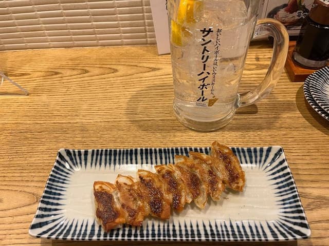 餃子と唐揚げの酒場。しんちゃん アメ村店 - サブ画像2