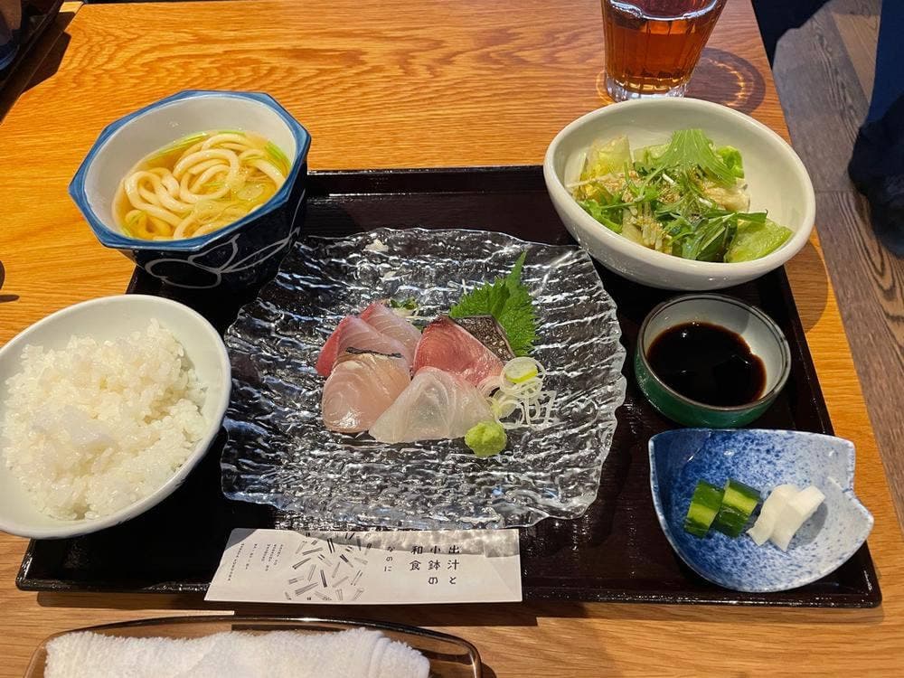 出汁と小鉢の和食 なのに