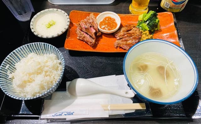 炭焼 牛たん 東山 沖縄リウボウ店 - サブ画像1