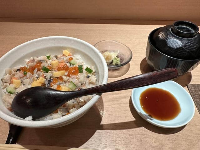 鮨一輝 東京丸の内店 - サブ画像1