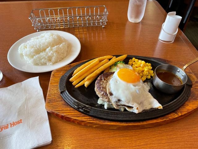 ロイヤルホスト 住吉店 - サブ画像1
