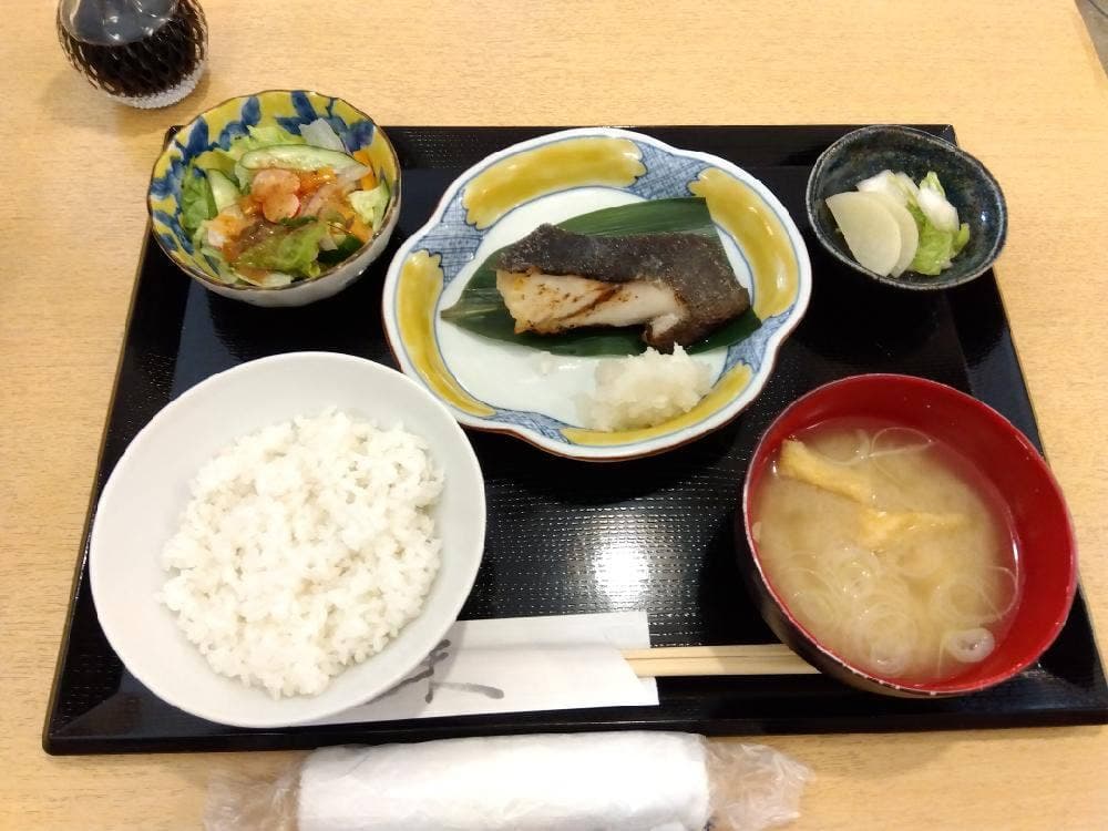 いそ八