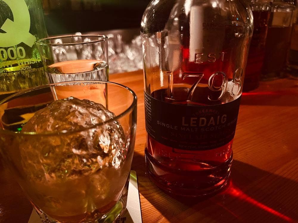 Bar 秋吉
