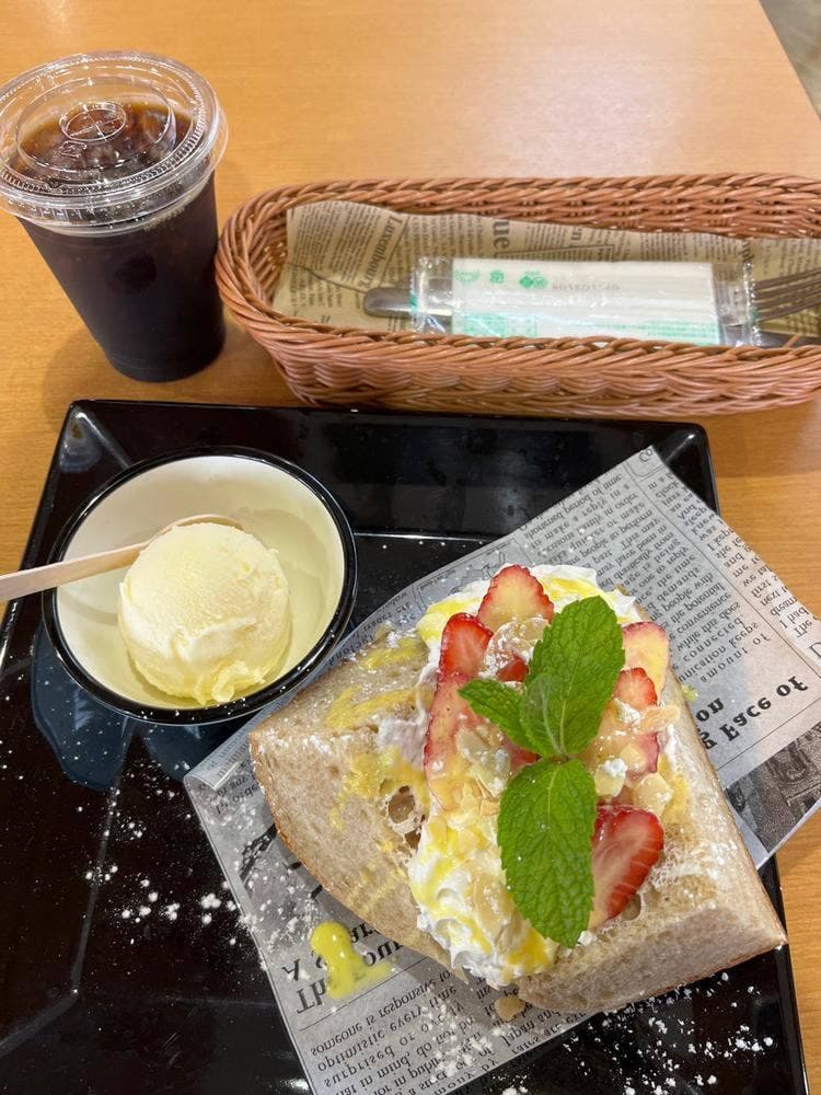 ベーカリー はなもも 道の駅まくらがの里こが