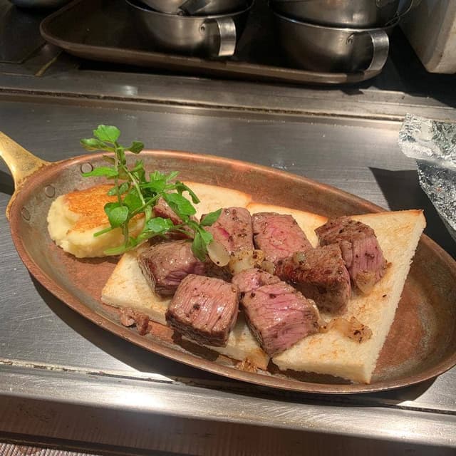 鉄板二百℃ 西新宿店 - サブ画像1