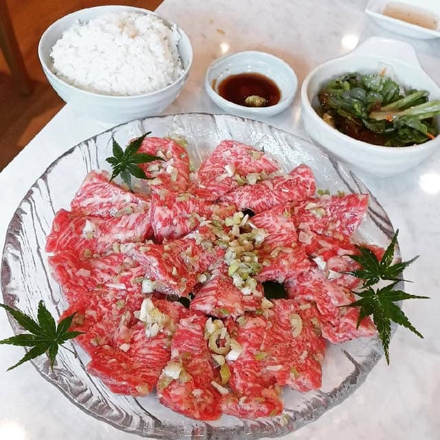 焼肉 うし山 赤塚店 - サブ画像1