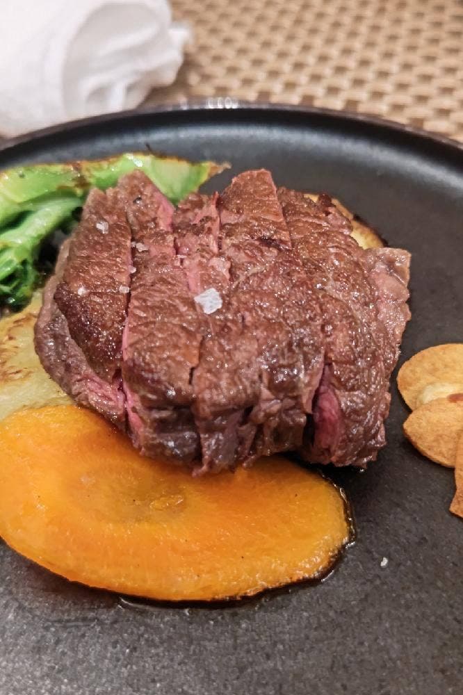 肉処 ぎんべこや