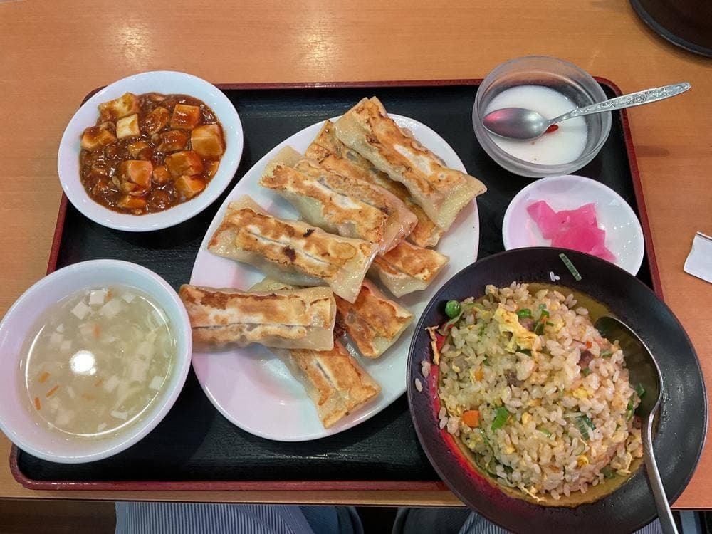 参杯餃子酒館