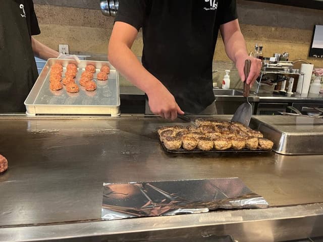 鉄板焼き・お好み焼き 鉄板本舗 - サブ画像1