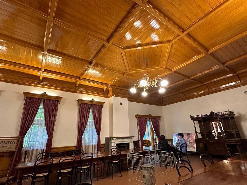 十字屋 旧函館区公会堂店