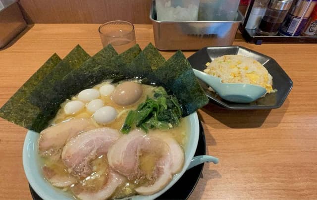 横浜家系ラーメン 町田商店 姫路店 - サブ画像1