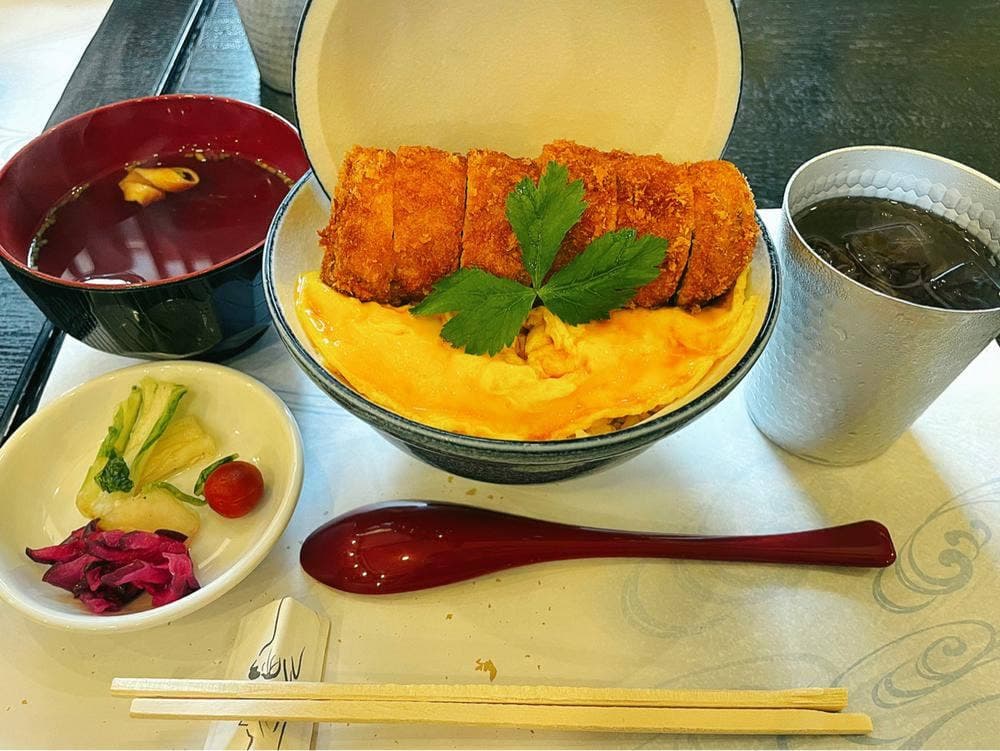 厚切りとじないカツ丼 六かつ