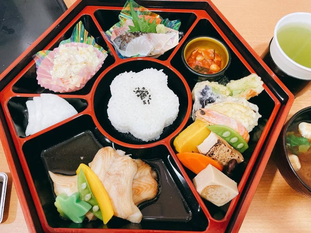 懐石料理さとし